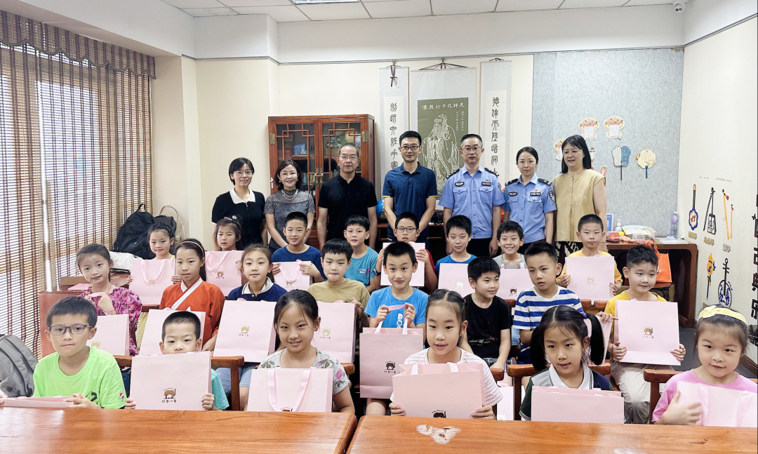 博恩·威斯尼斯人www.5845cc·上海市儿童基金会丨大手牵小手，关爱从「齿」开始！